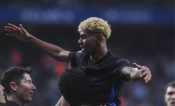 西甲-亚马尔世界波+传射 巴萨2-0西班牙人提前2轮夺冠