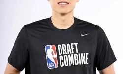 杨瀚森联合试训定妆照出炉 5V5比赛身披18号球衣
